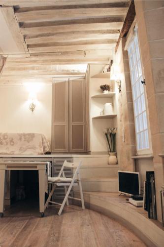 Louvre Charmant Studio - image 9