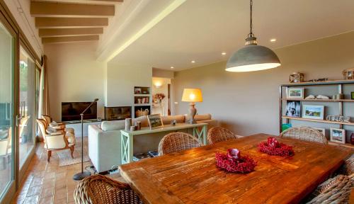 Mont-ras Villa Sleeps 8 with Pool gîte à louer Llofriu