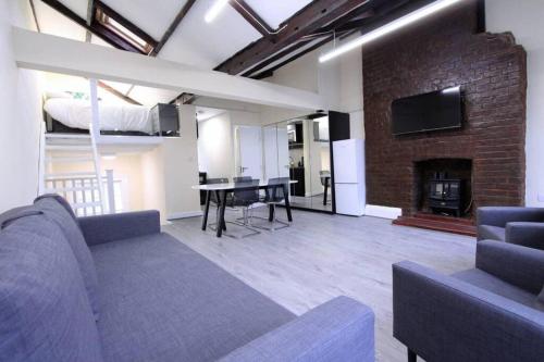 Stunning Loft Apartment In Knightsbridge, , London