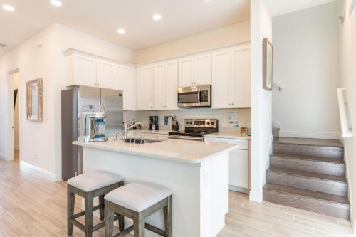 Grand Cottage with Hotel Amenities Near Disney at Margaritaville 8016LS - image 7