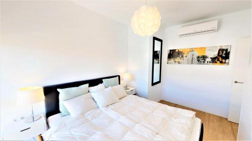 Olimpo - Fuengirola Beachfront Newly Renovated Apartment