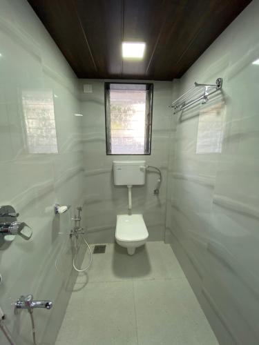 Capetown Villa with Pool, Jacuzzii, DJ, & Hot Bath Tub