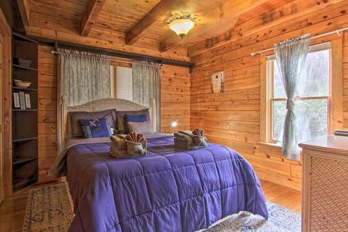 Rustic Cabin with Screened Deck 8 Mi to Dollywood