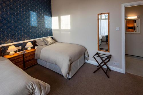 Aarondale Guest House - image 14