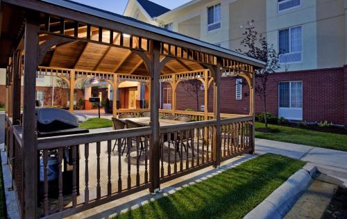 Candlewood Suites Kansas City, an IHG Hotel