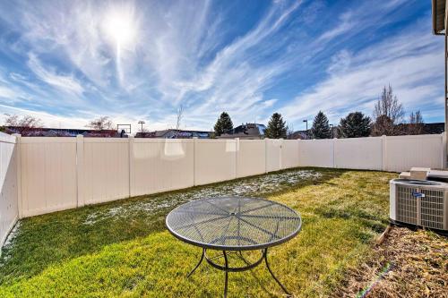 Mtn View Townhome with Amenities, 17 Mi to Snowbird!