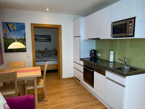 Kitchen, Hotel Garni Enzian in Damuls