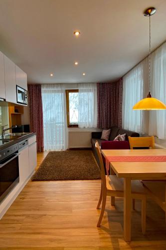 Kitchen, Hotel Garni Enzian in Damuls