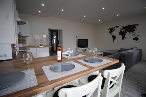 HIGH STREET APARTMAN