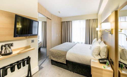 241224910 Holiday Inn London Kensington High St., an IHG Hotel