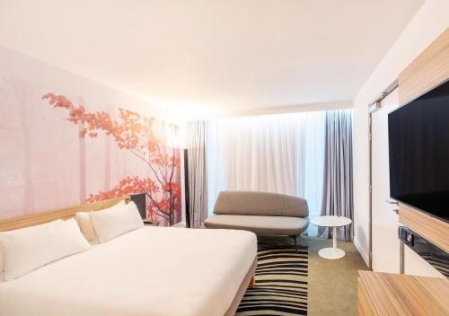 Standard Double Room with Sofa Bed image 4