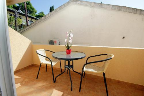 Studio with Balcony and Sea View (2 Adults) image 10