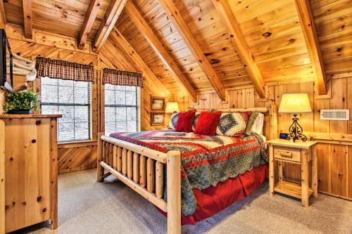Gatlinburg Mountainside Escape with Outdoor Hot Tub! - image 13