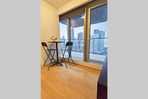 Luxury 1BR with Great View in Downtown Vancouver in Vancouver, Canada