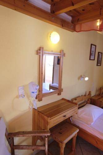 Family Room image 10