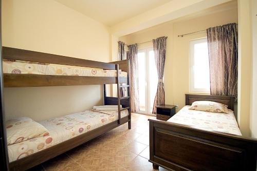 One-Bedroom Apartment with Balcony and Sea View (5 Adults) image 10