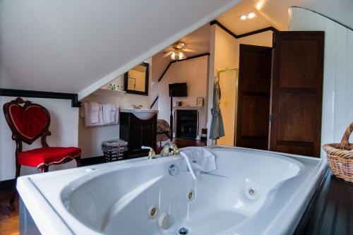 坎貝爾豪斯城市旅館 (Campbell House A City Inn) in 尤金市中心