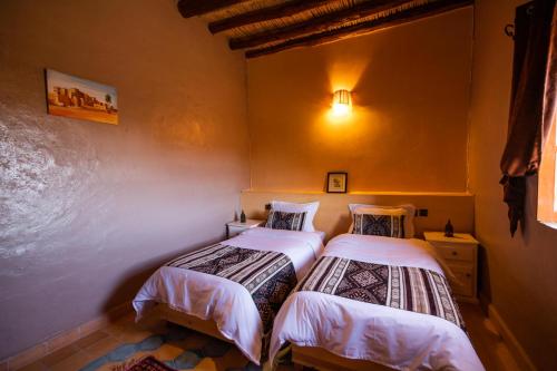 2 twin beds