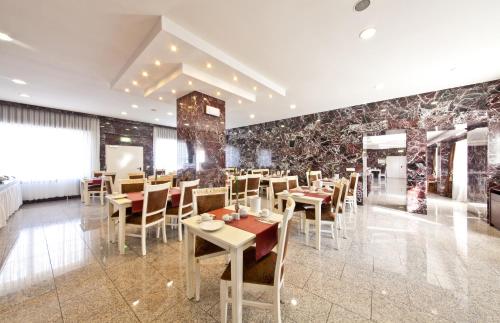 Hotel Unique Dortmund Hauptbahnhof - image 12