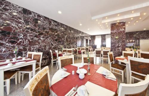 Hotel Unique Dortmund Hauptbahnhof - image 11