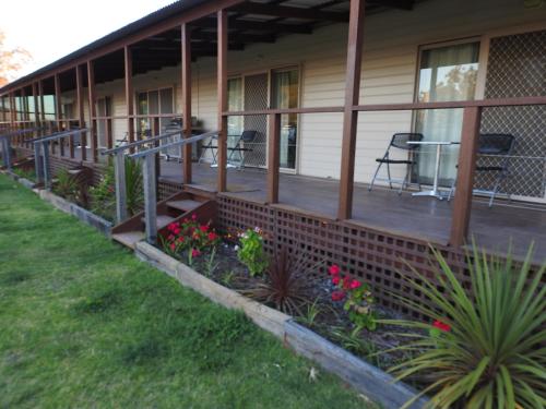 . Warrawong on the Darling Wilcannia Holiday Park