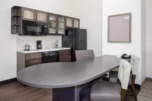 Candlewood Suites Cheyenne an IHG Hotel - image 8