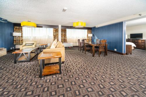 Holiday Inn Louisville East - Hurstbourne, an IHG Hotel