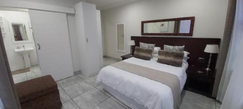 Sunbird Garden Cottage - image 3