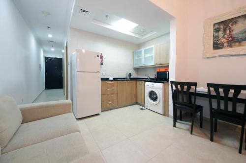 Signature Holiday Homes- Zumurud Tower Studio Apartment Dubai Marina - main image