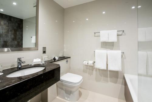 241290662 Holiday Inn London Kensington High St., an IHG Hotel