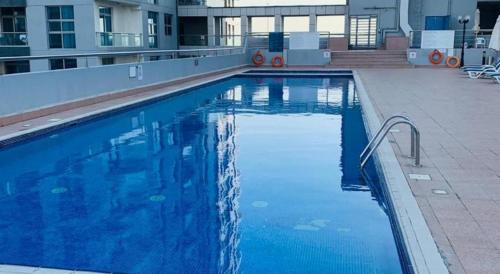 Signature Holiday Homes - Stunning 1 Bedroom Apartment In Business Bay Lake View, Dubai