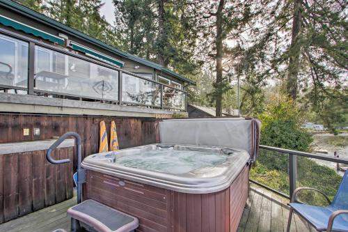 Waterfront Home on Hood Canal Hot Tub and Dock - image 3