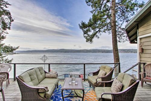 Waterfront Home on Hood Canal Hot Tub and Dock
