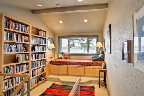 Waterfront Home on Hood Canal Hot Tub and Dock - image 8