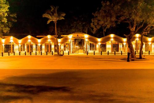 外部景觀, 熱帶花園酒店 (Tropic Garden Hotel) in 丹尼斯角