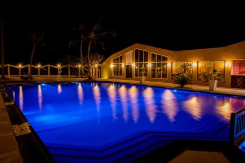 Πισίνα, Tropic Garden Hotel in Bakau