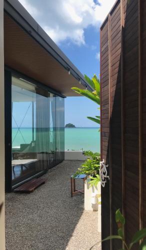 B&B Ko Lanta - DEEPSPACE cabin on Quiet Beach - Bed and Breakfast Ko Lanta