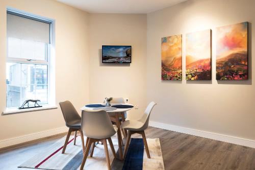 ห้องครัว, บลู ดอร์ อพาร์ตเมนต์ (Blue Door Apartments) in นิวคาสเซิล