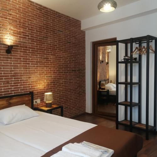 Winehouse Old Qvevri Apartments – Tbilisi, VA
