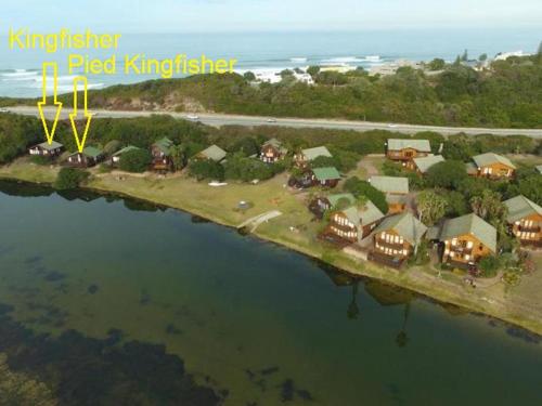 A szálláshely kívülről, Pirates Creek Self-Catering Chalets in Wilderness Vízpart