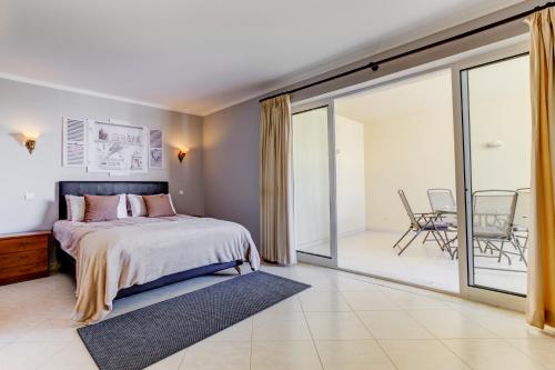 ระเบียง/ชานเรือน, 2 Bedroom Apartment with Pool in Vila Marachique, Alvor in มาราชิเก