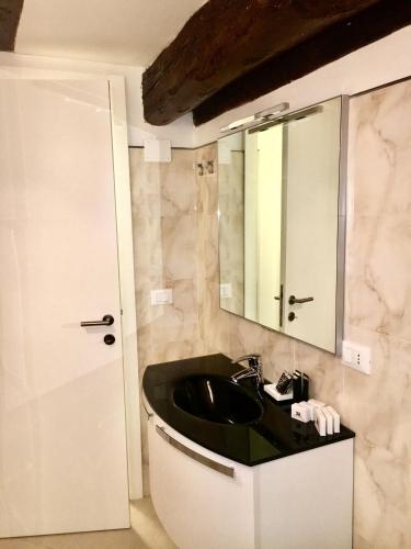 Venice Mirrors Room Type - Apartment