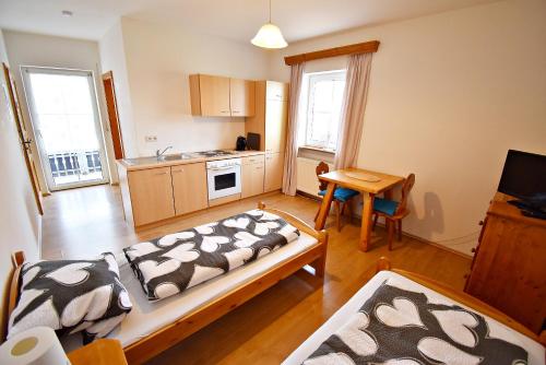 Seehaus Mamming - Hotel - Schlaffasser - Biergarten - Camping 8.4km von Stadthalle entfernt