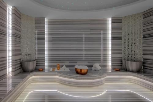 Paramount Hotel Dubai - image 4