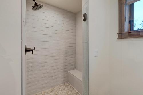 New Luxury Villa #617 Next To Resort With Hot Tub & Great Views - FREE Activities & Equipment Rentals Daily - image 7