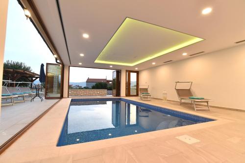 Villa Muskatel -with heated pool - Accommodation - Krk
