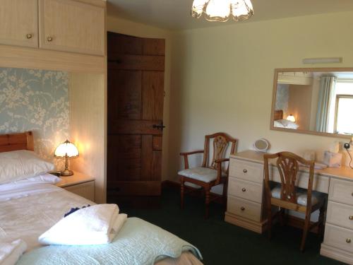3 bedrooms, 4 beds