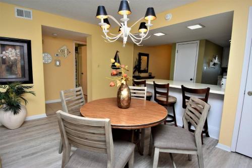 Driftwood Towers 4H by Bender Vacation Rentals - image 5