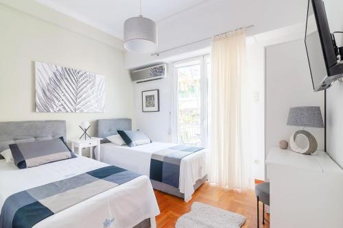 Central Apartment Elpis next to the metro - image 2