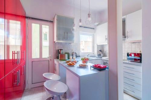 Central Apartment Elpis next to the metro - image 11